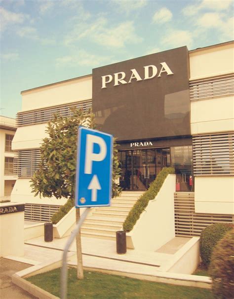 prada outlet florence bus|luxury outlets near florence.